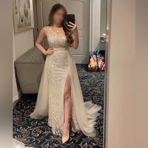 Send offers! Prom / evening / pageant dress size 2!